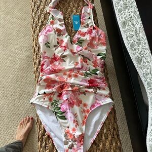 CUPSHE one piece swimming suit.